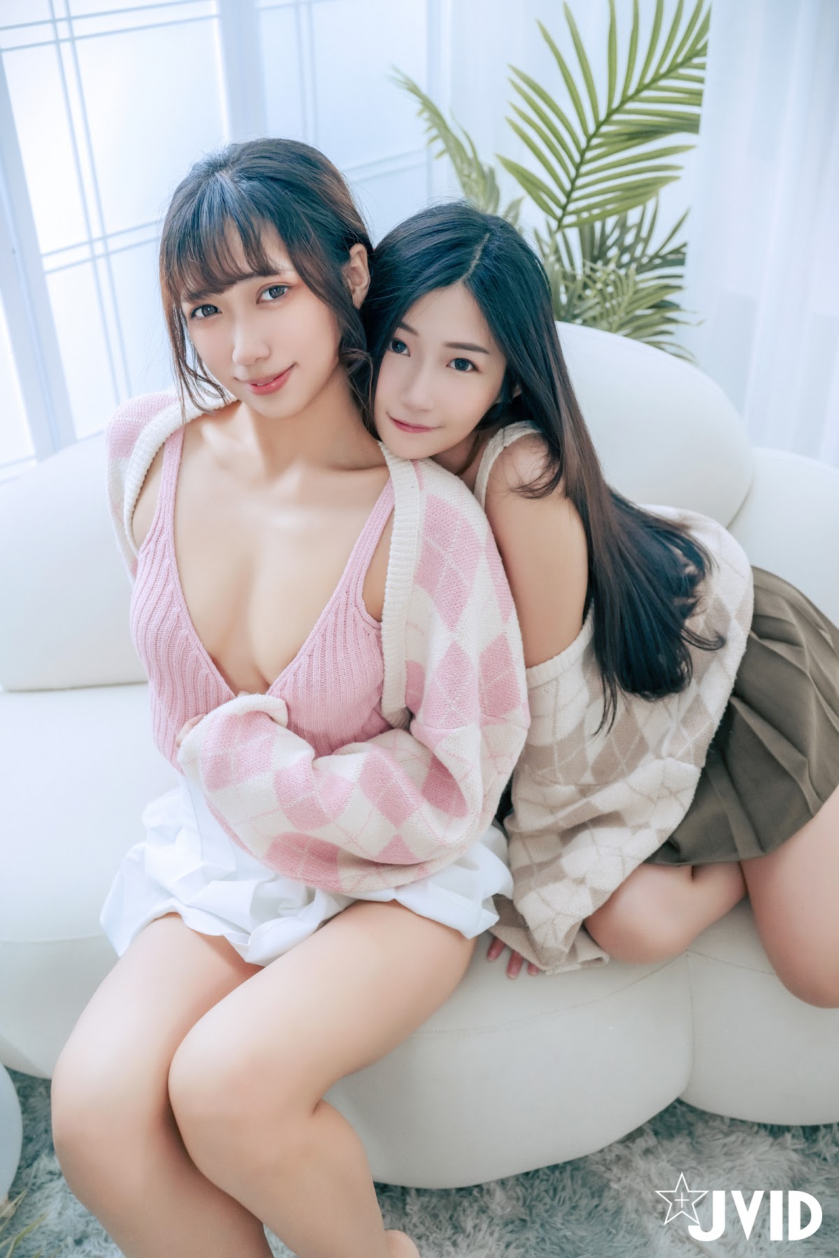 [JVID] 井野奈 & 肉包 – 色慾融合の閨蜜慶生派對 - P43