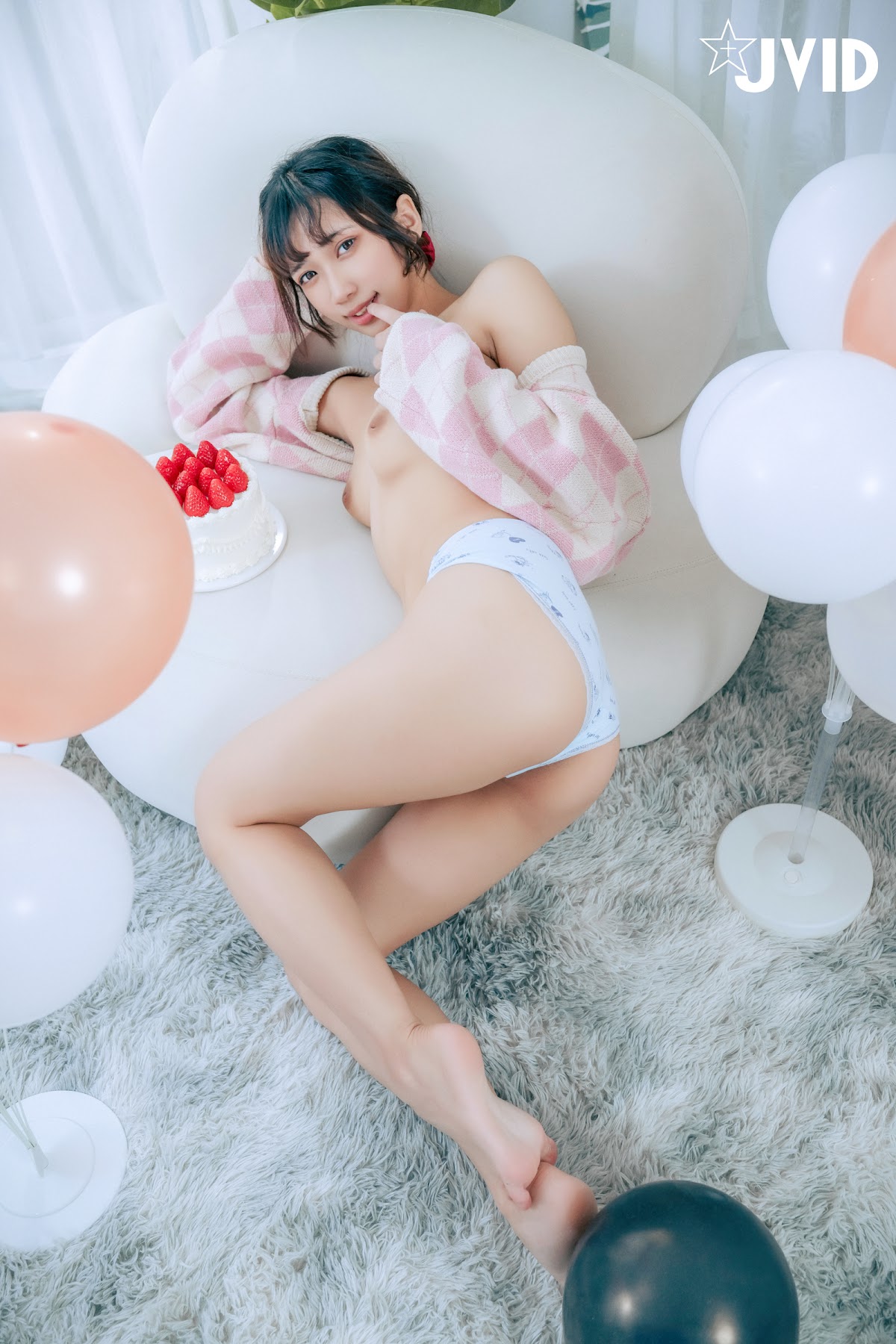 [JVID] 井野奈 & 肉包 – 色慾融合の閨蜜慶生派對 - P90