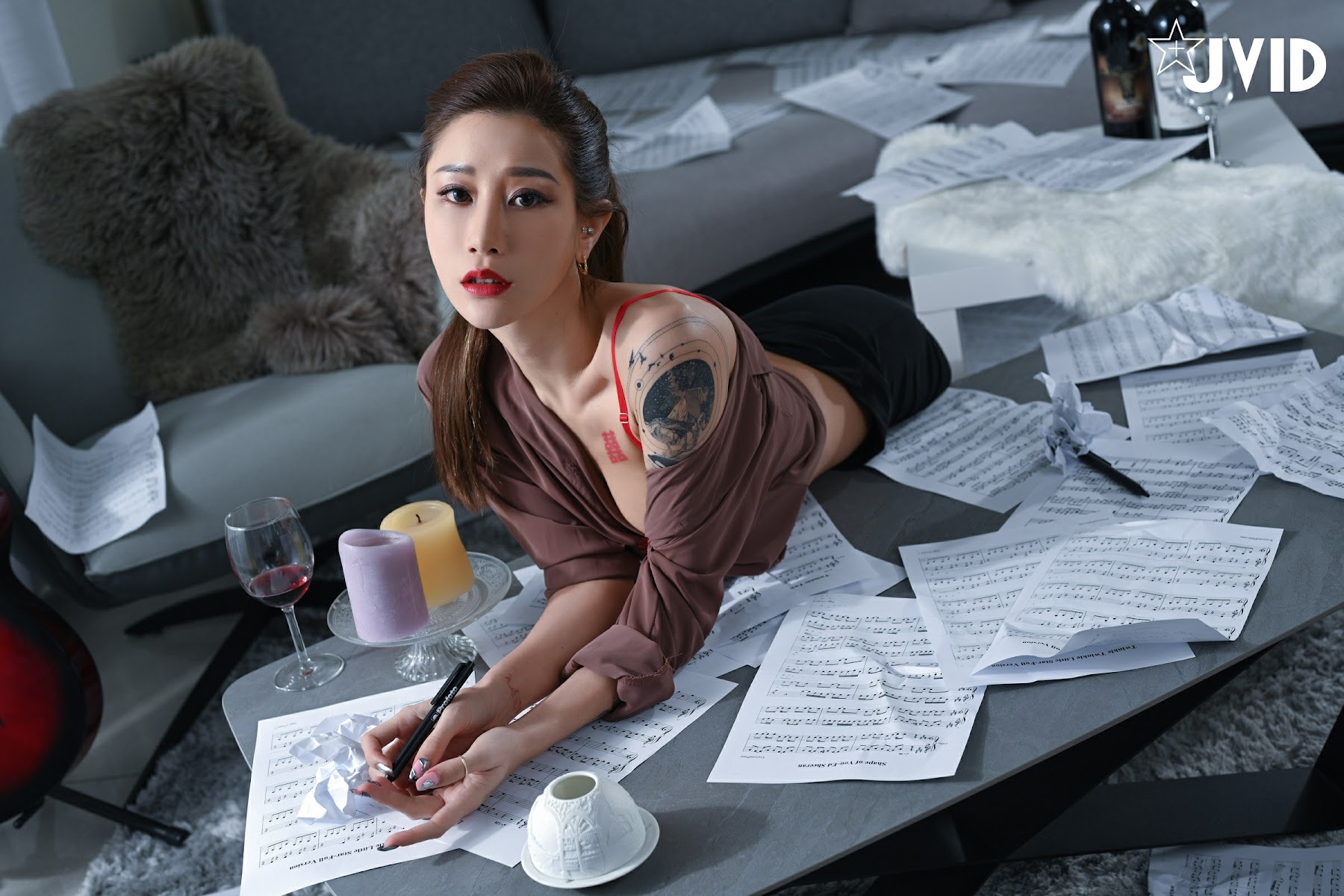 [JVID] Lara 雙囍 – 超怕熱的性感放浪作曲家雙囍 - P47