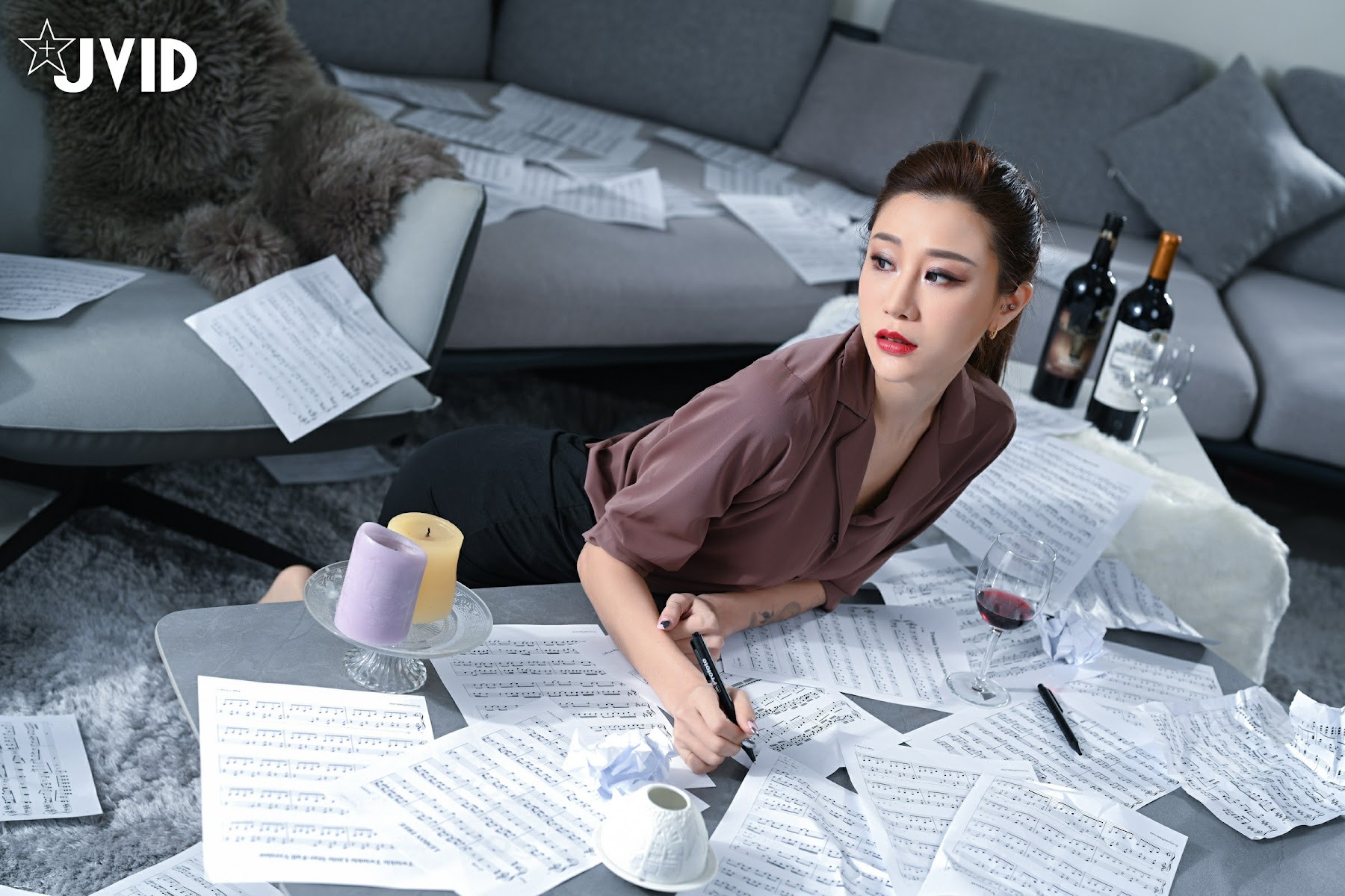 [JVID] Lara 雙囍 – 超怕熱的性感放浪作曲家雙囍 - P6