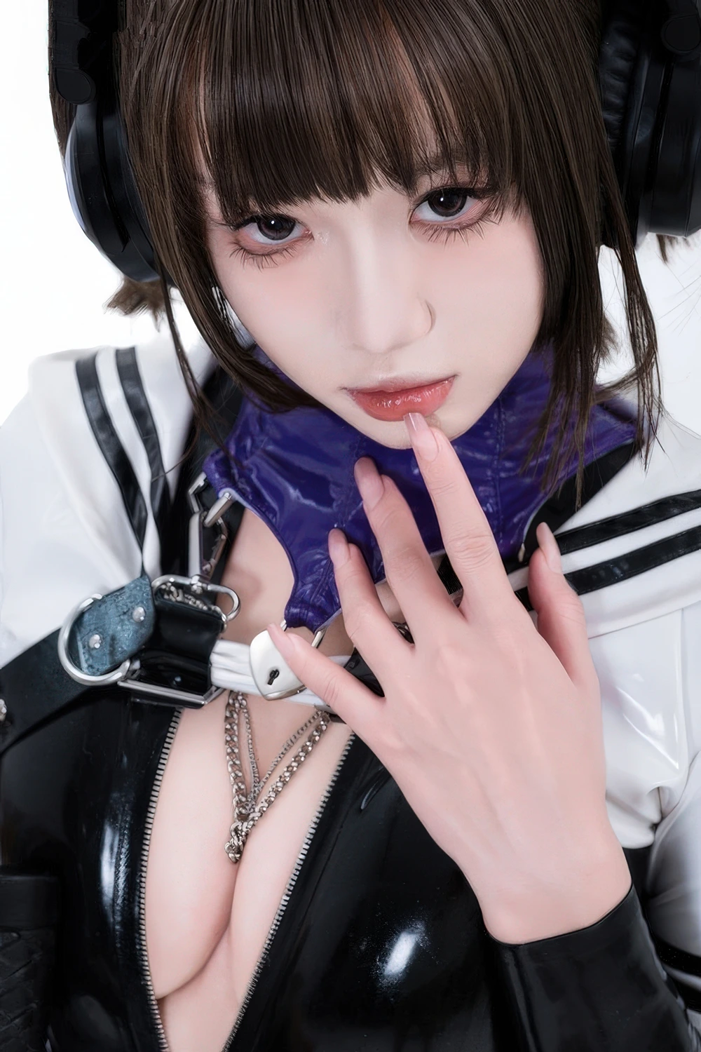 Cosplay 柒柒要乖哦 – 猎狼女 - P12