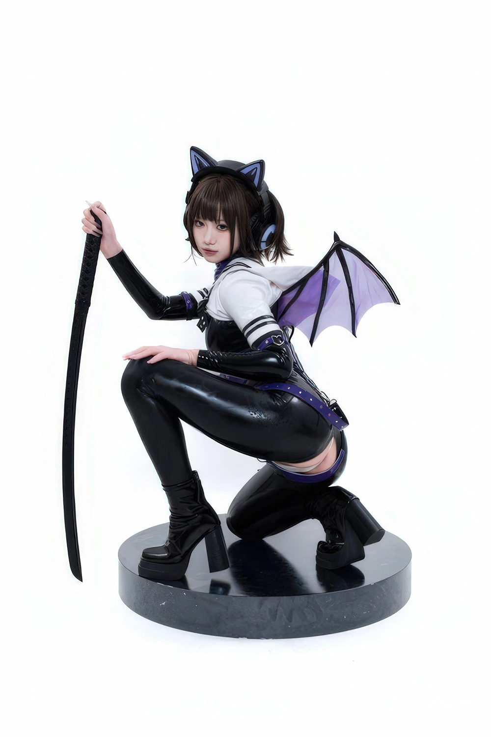 Cosplay 柒柒要乖哦 – 猎狼女 - P33