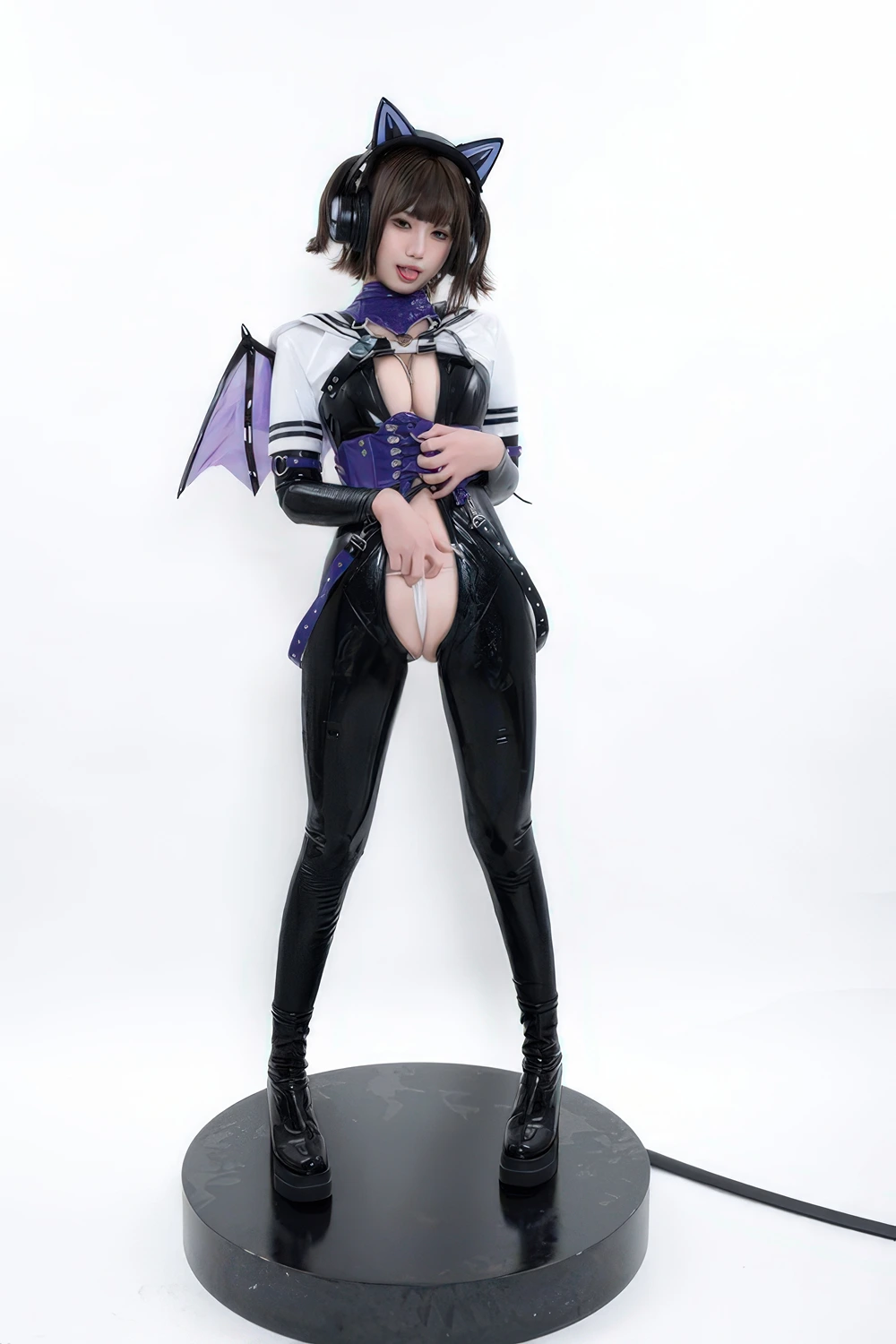 Cosplay 柒柒要乖哦 – 猎狼女 - P40