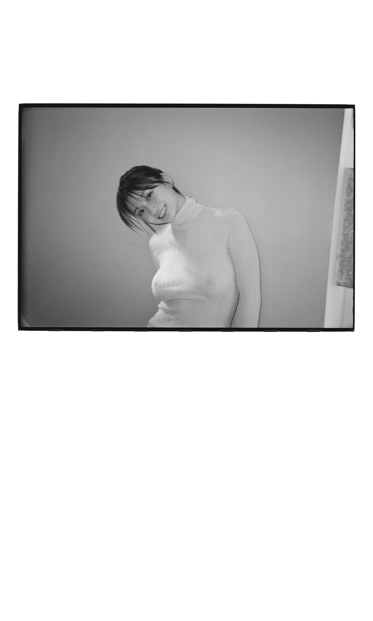 Kanna Seto 瀬戸環奈, 写真集 「裸のマーメイド」 - P12