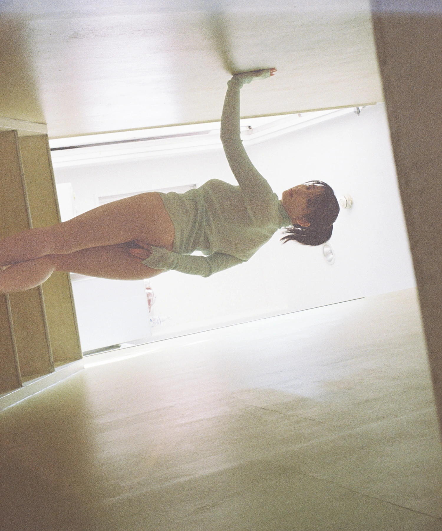 Kanna Seto 瀬戸環奈, 写真集 「裸のマーメイド」 - P13