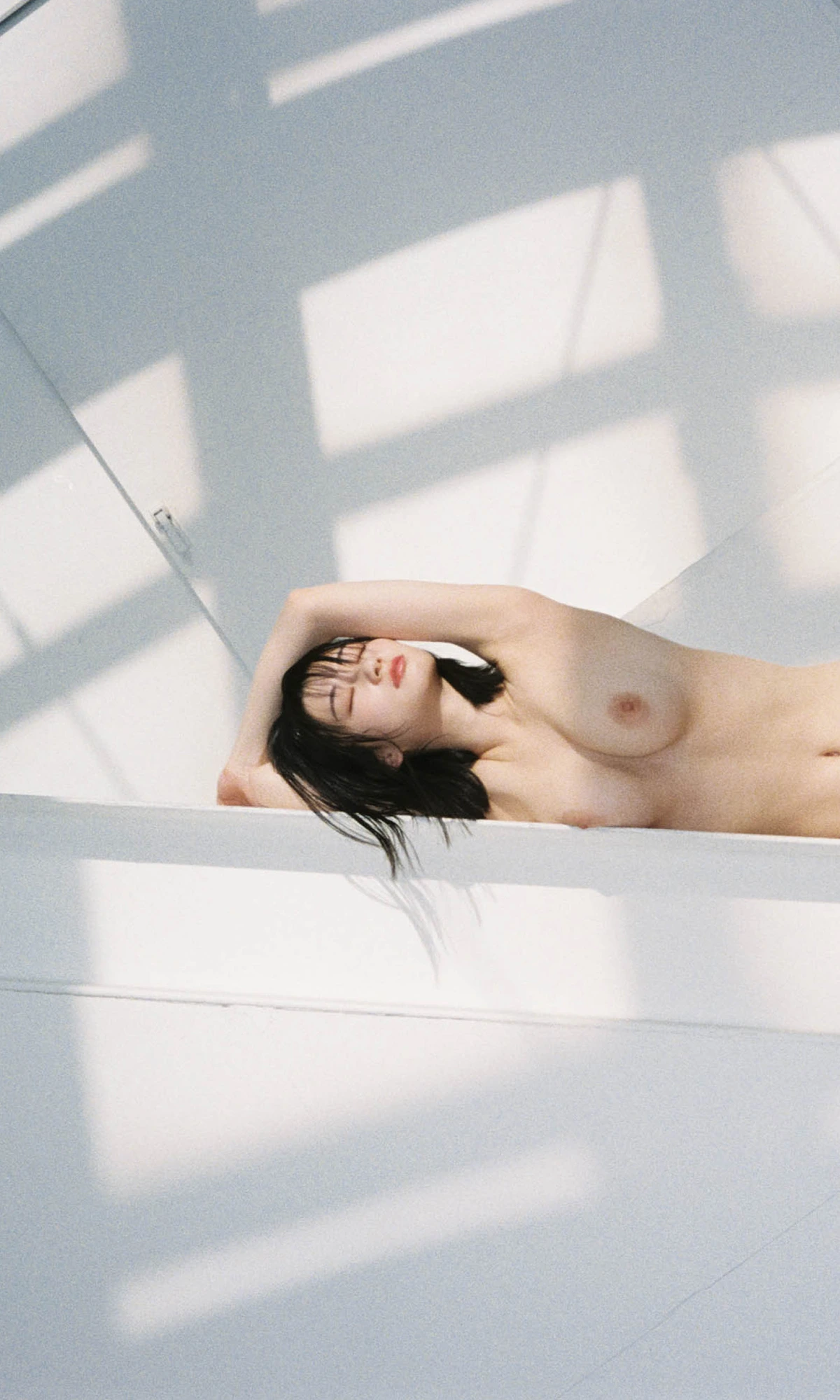 Kanna Seto 瀬戸環奈, 写真集 「裸のマーメイド」 - P27