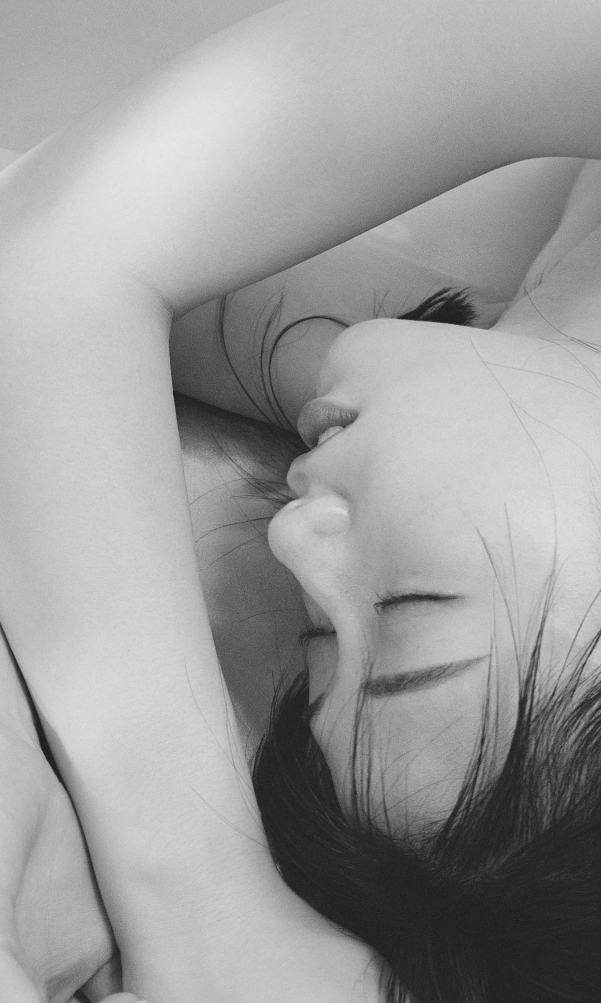Kanna Seto 瀬戸環奈, 写真集 「裸のマーメイド」 - P38