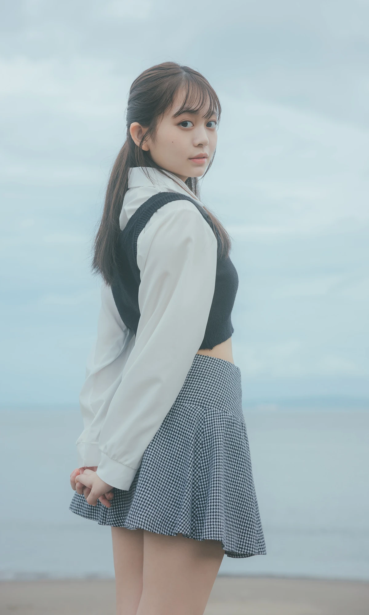 Mai Horai 蓬莱舞, 週プレ Photo Book 「新東京亜熱帯～prologue～」 - P2