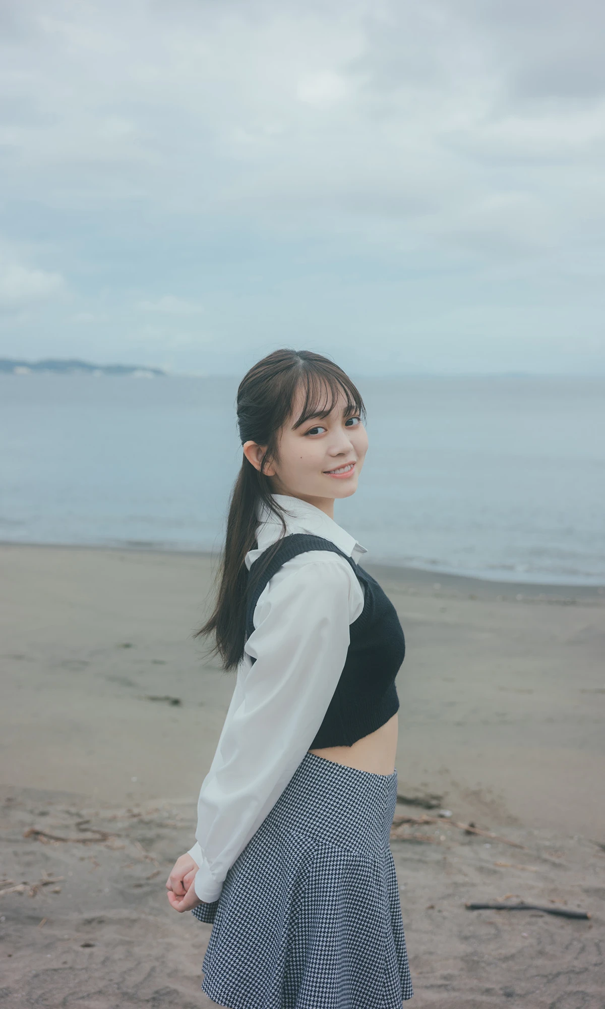 Mai Horai 蓬莱舞, 週プレ Photo Book 「新東京亜熱帯～prologue～」 - P3