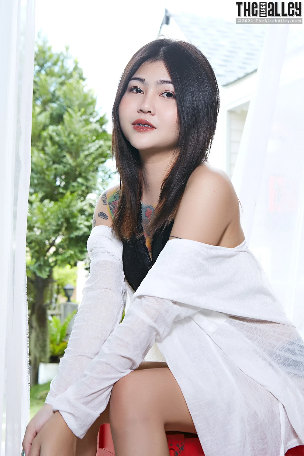 Cake – The Black Alley Photobook Set.04 - P28