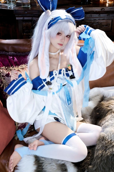 Cosplay 九柒喵 – 碧蓝航线 拉菲ll