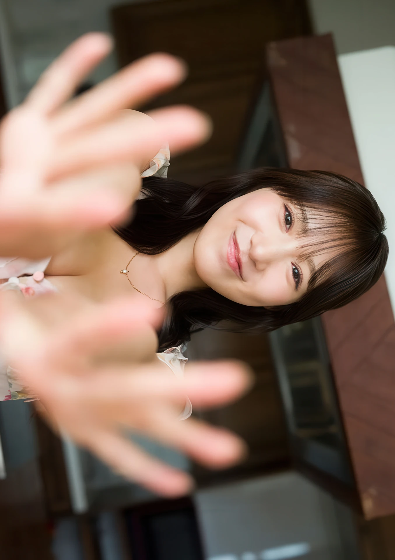 Sumire Yokono 横野すみれ, 写真集 「きみと、すみれ。」 - P9