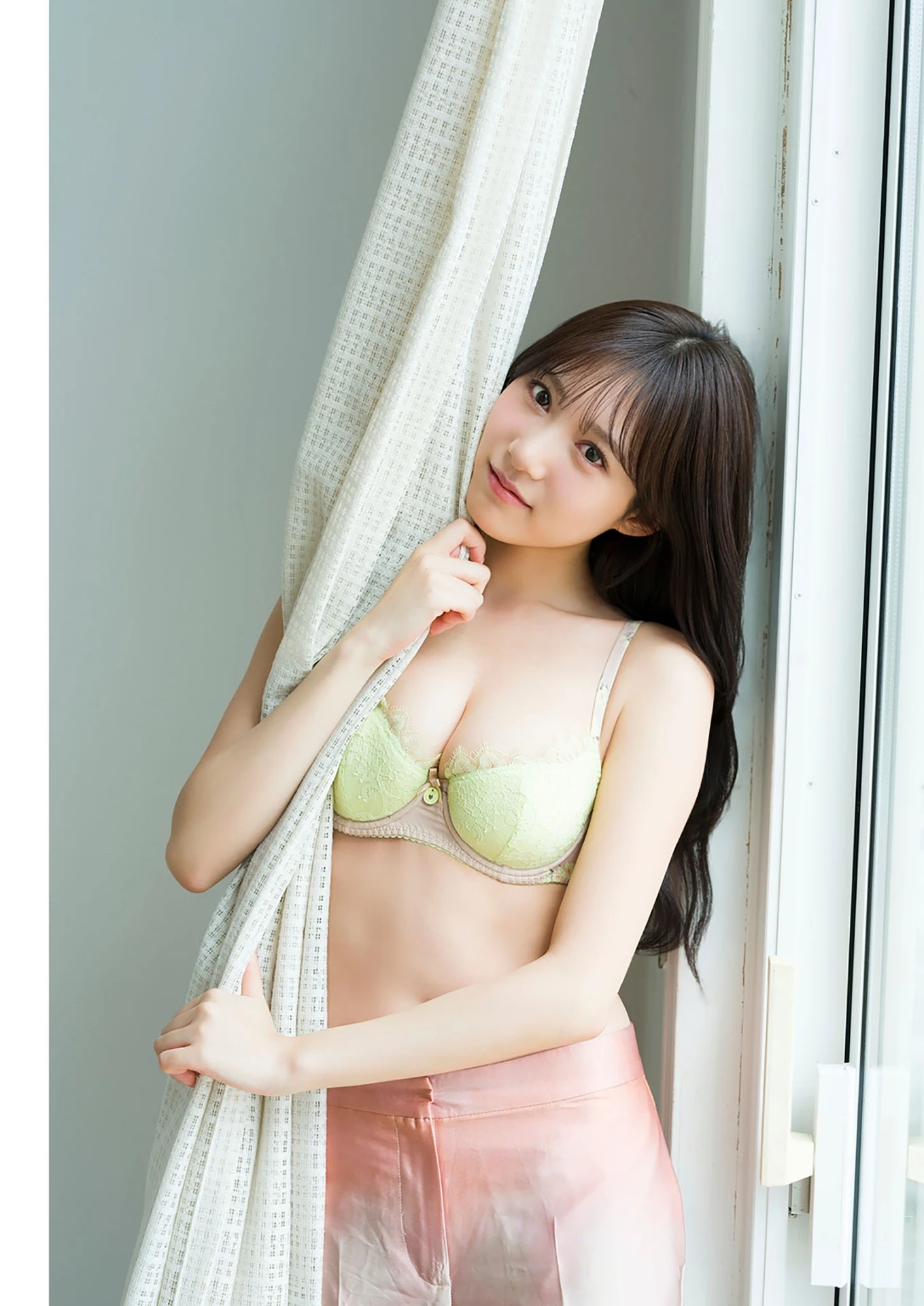 Sumire Yokono 横野すみれ, 写真集 「きみと、すみれ。」 - P14