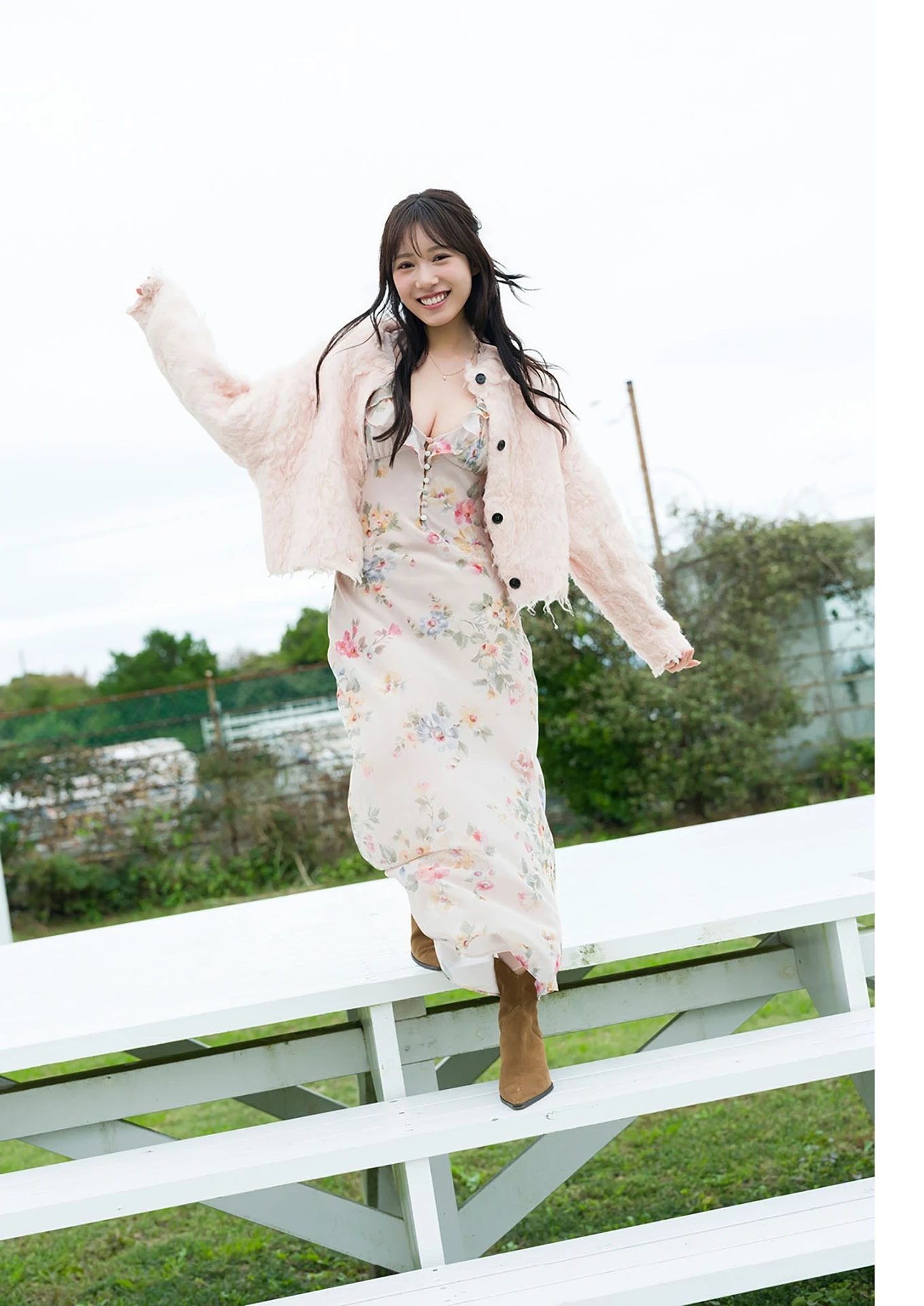 Sumire Yokono 横野すみれ, 写真集 「きみと、すみれ。」 - P2