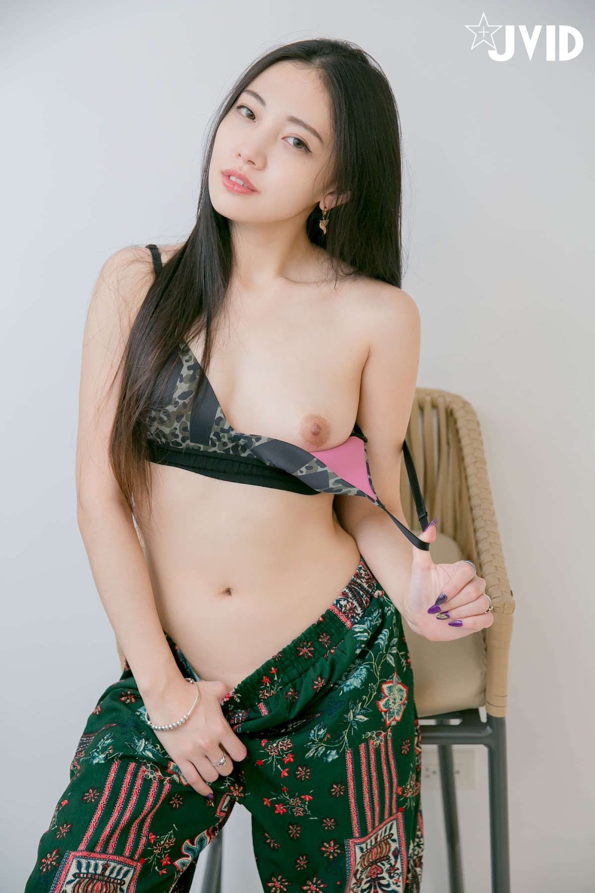 [JVID] 夏暮光 – 私底下穿著就讓人喜歡的性格美女 - P57