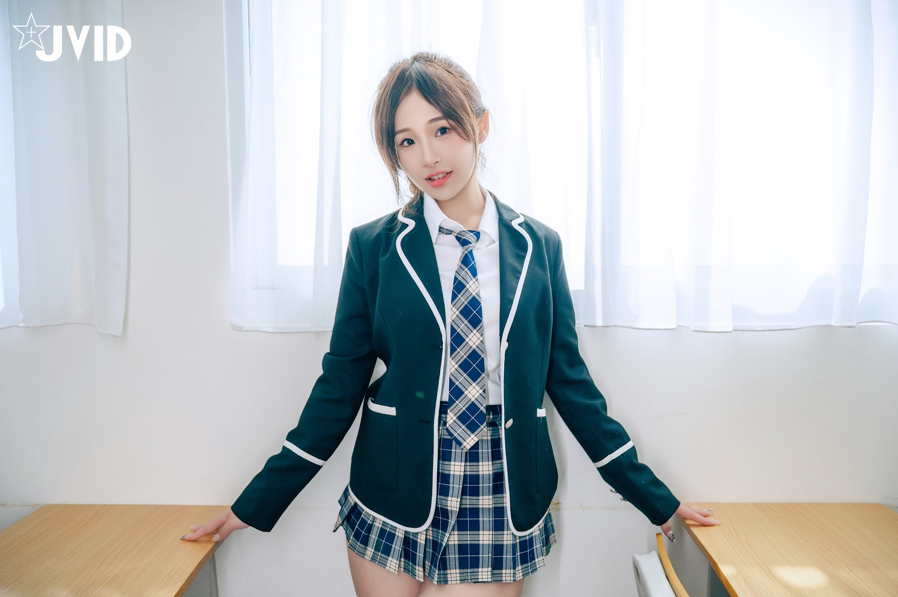 [JVID] 婕咪 Juice – 下课后在教室色色被老师发现 - P68