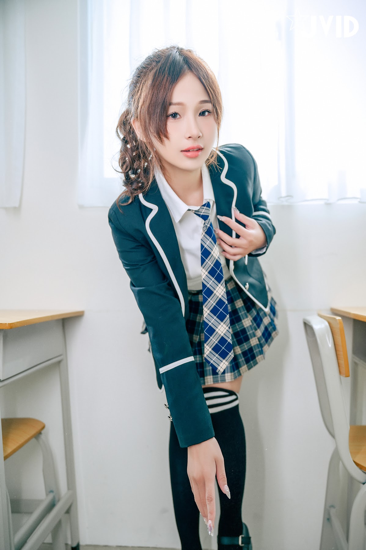 [JVID] 婕咪 Juice – 下课后在教室色色被老师发现 - P69