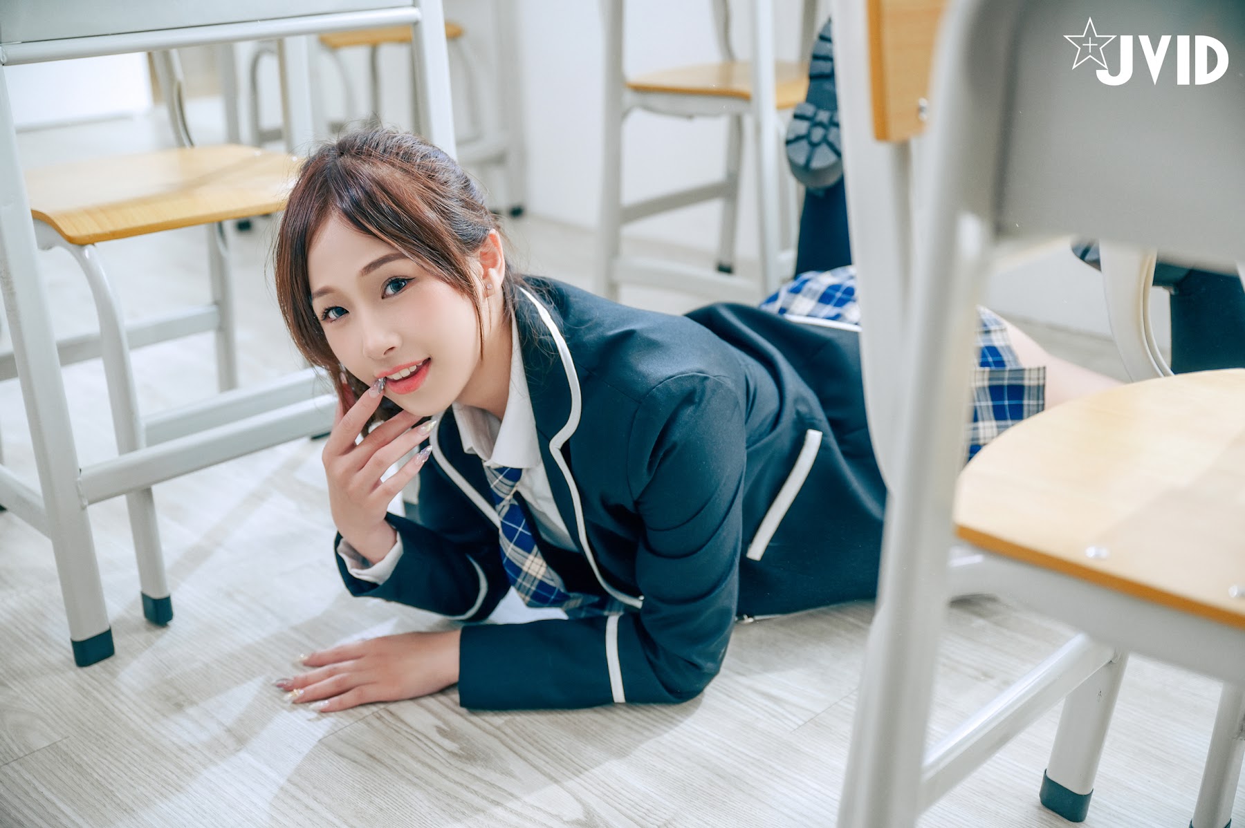 [JVID] 婕咪 Juice – 下课后在教室色色被老师发现 - P78