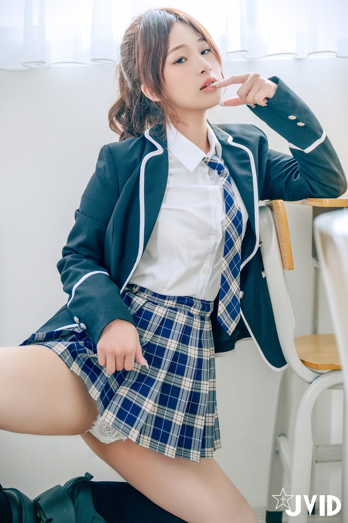 [JVID] 婕咪 Juice – 下课后在教室色色被老师发现 - P80
