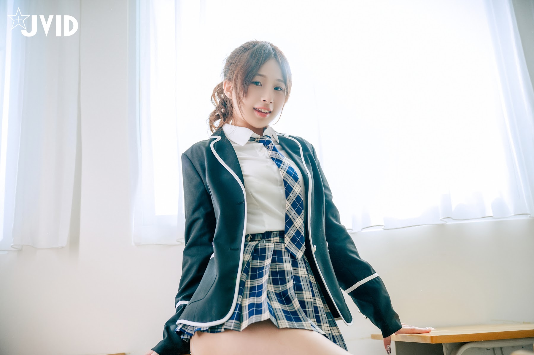 [JVID] 婕咪 Juice – 下课后在教室色色被老师发现 - P90