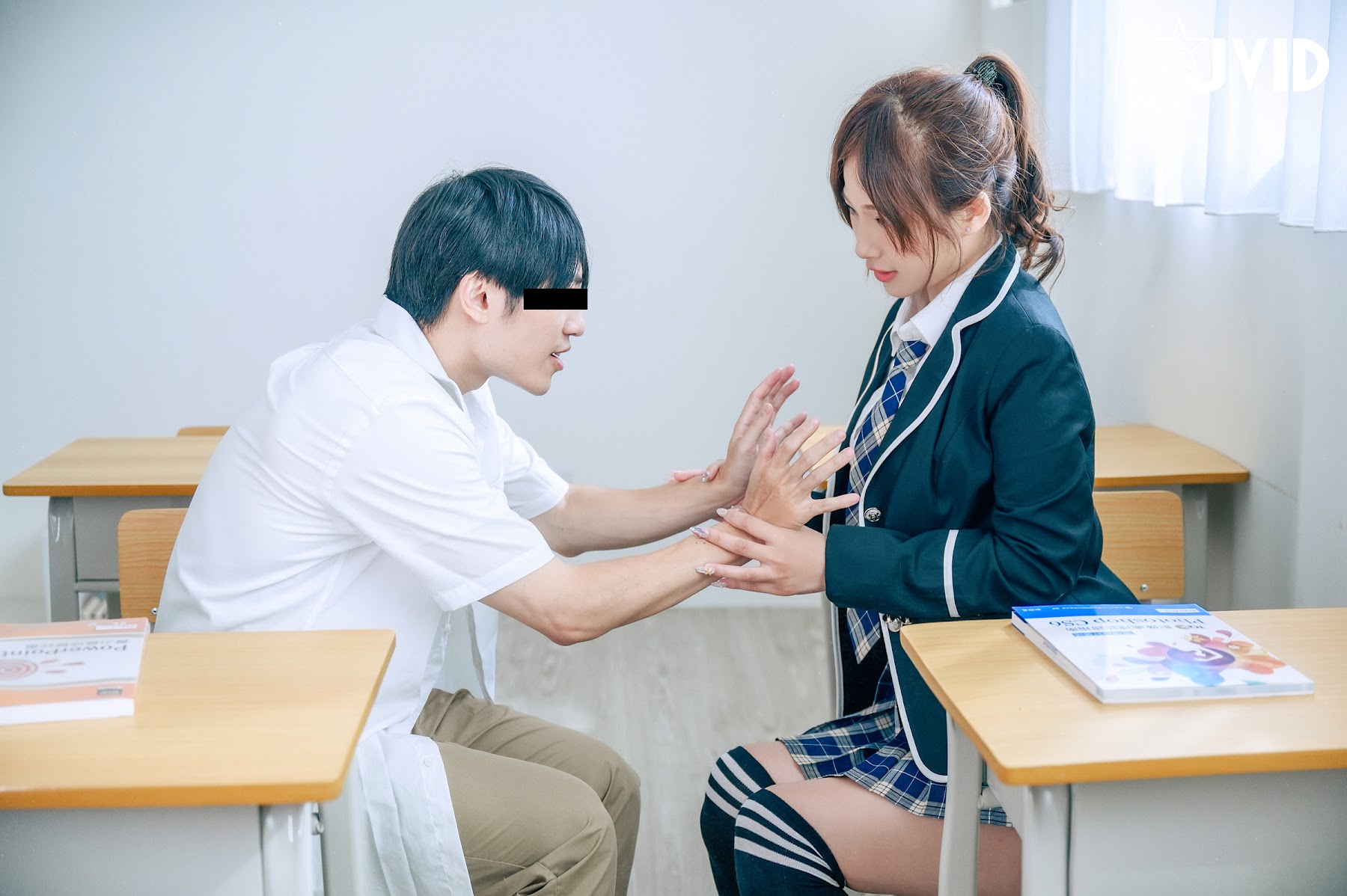 [JVID] 婕咪 Juice – 下课后在教室色色被老师发现 - P95