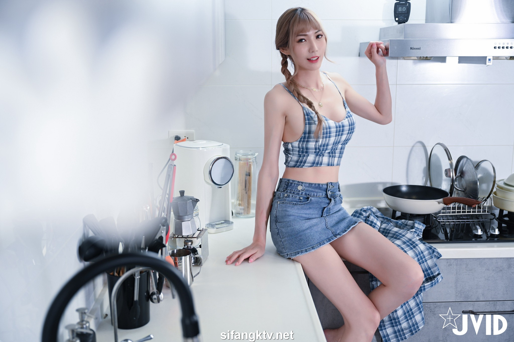 [JVID] 芷萱 – 超大尺度私拍，斯文青春廚娘，四點全露 - P57