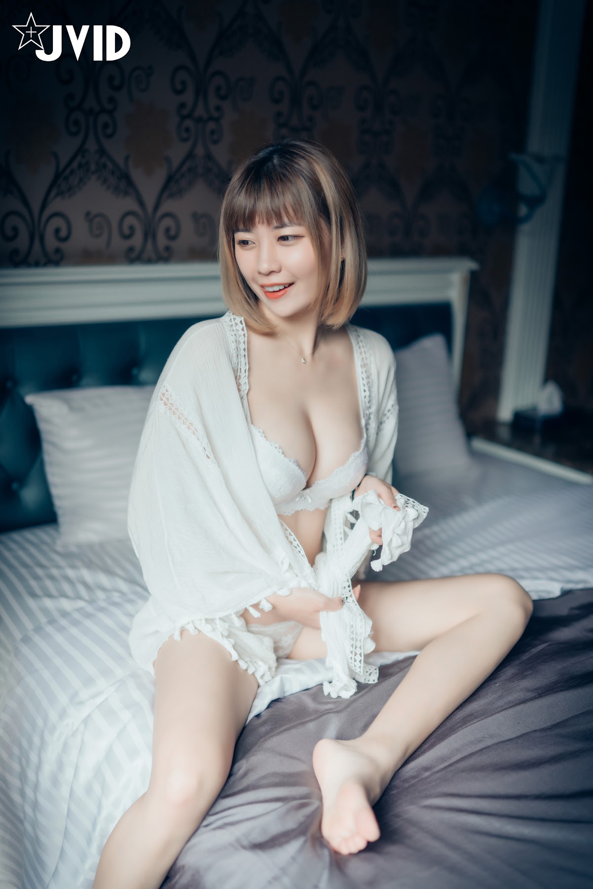 [JVID] 果寶寶 – 與巨乳女友果寶寶開房間的全裸無碼寫真 - P101