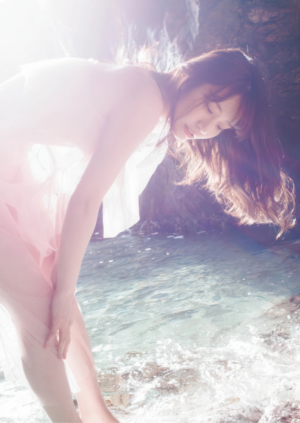 Saika Kawakita 河北彩伽, 写真集 増ページ デジタル特装版 『うたかたの花』 - P126