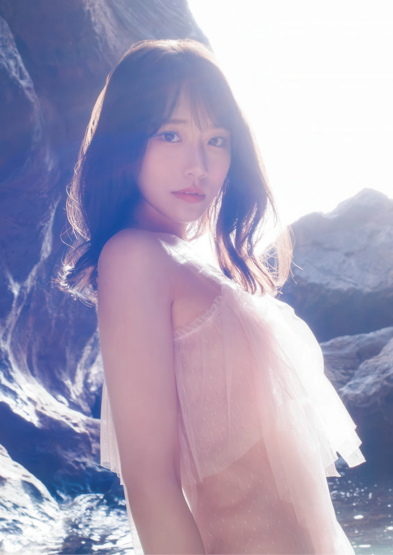 Saika Kawakita 河北彩伽, 写真集 増ページ デジタル特装版 『うたかたの花』 - P127