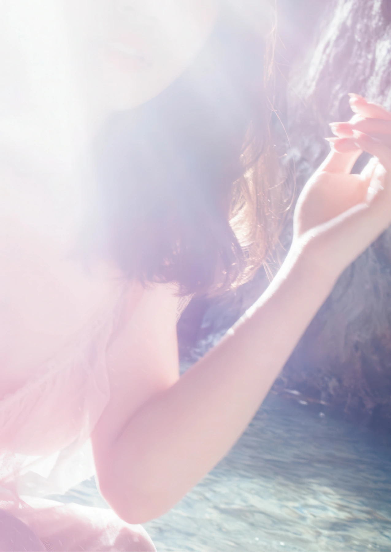 Saika Kawakita 河北彩伽, 写真集 増ページ デジタル特装版 『うたかたの花』 - P130