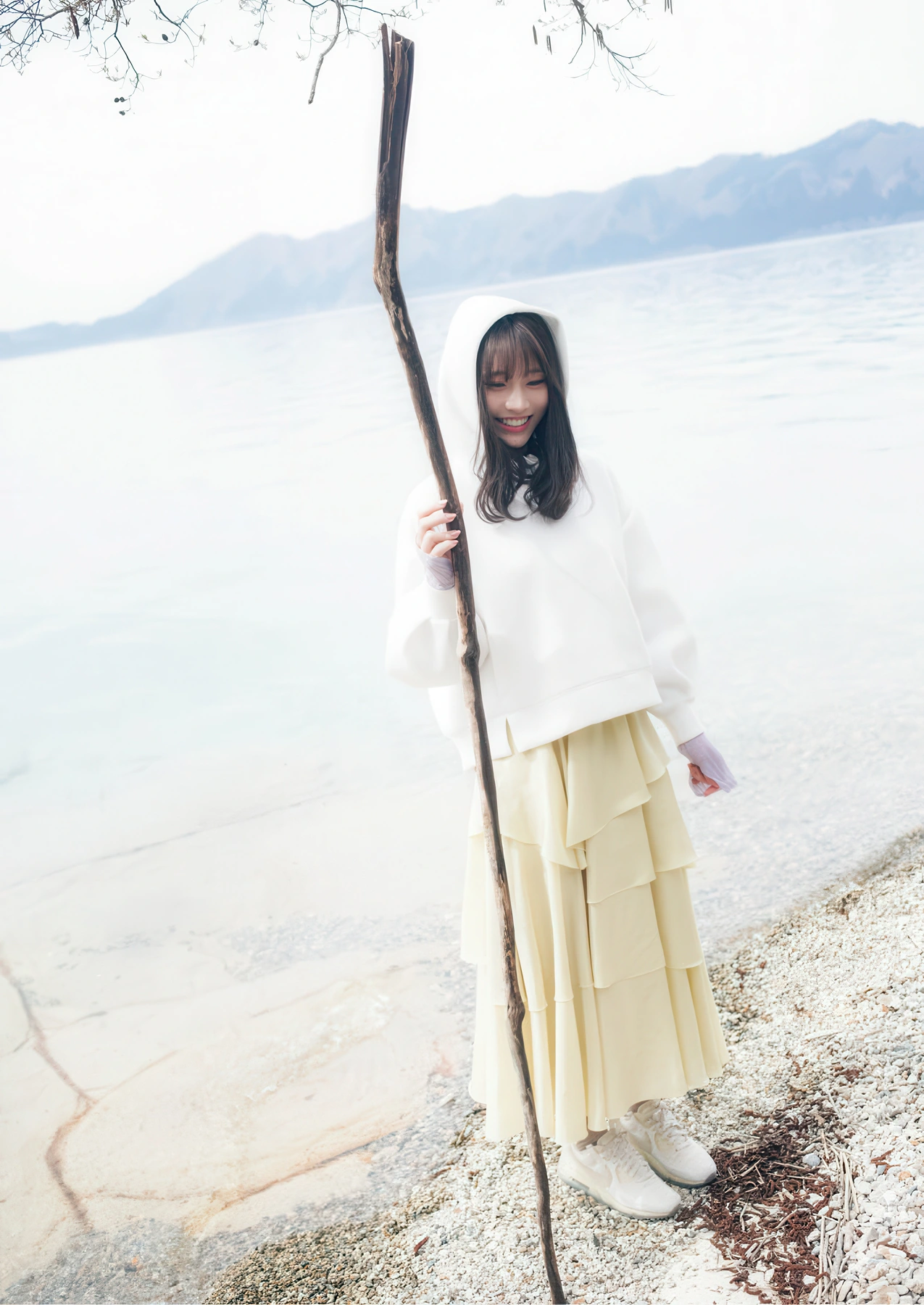 Saika Kawakita 河北彩伽, 写真集 増ページ デジタル特装版 『うたかたの花』 - P13