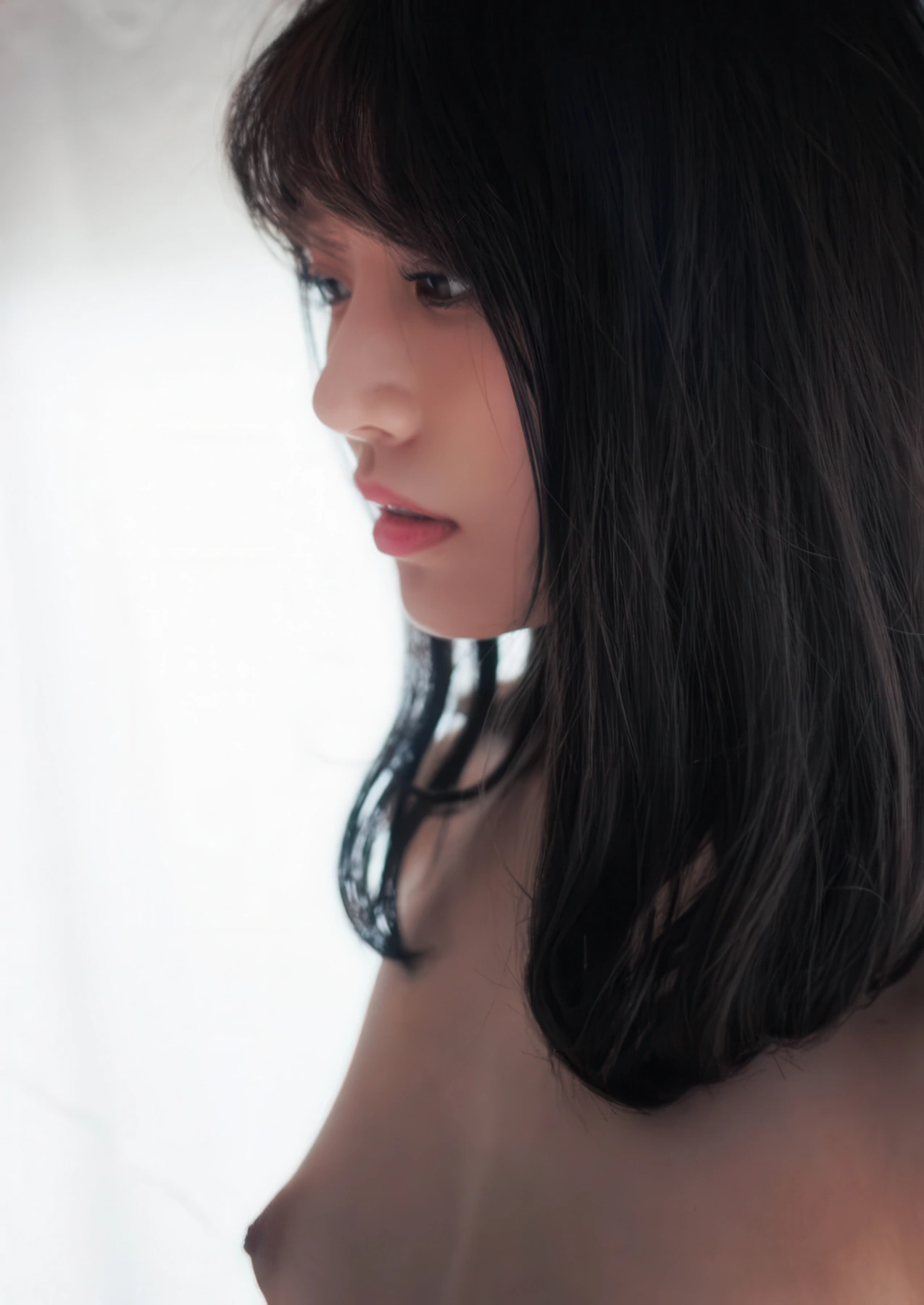 Saika Kawakita 河北彩伽, 写真集 増ページ デジタル特装版 『うたかたの花』 - P33