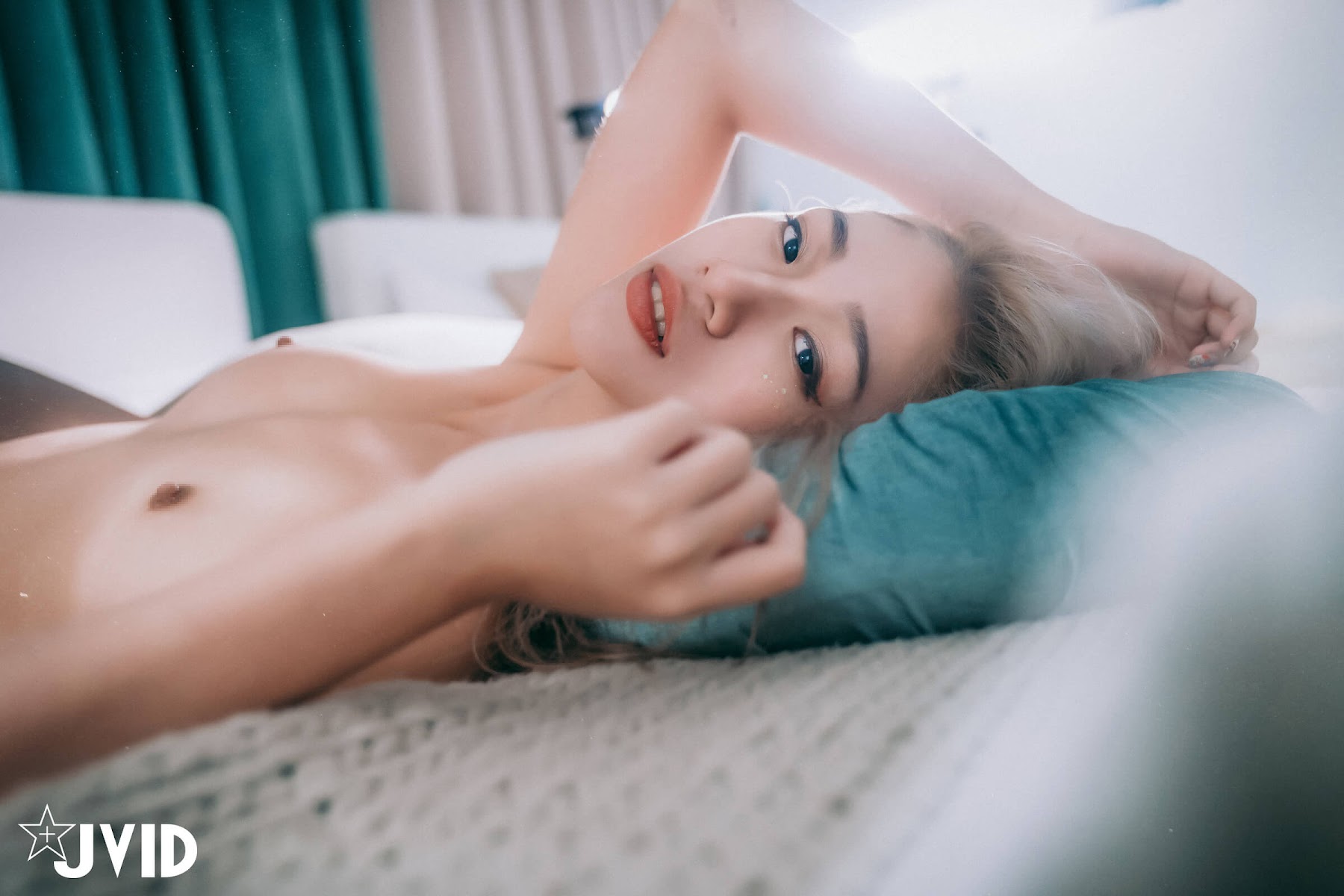 [JVID] Verna – 借宿友人家-自己脱光光自摸爱抚-最后被友人掰开腿 - P60