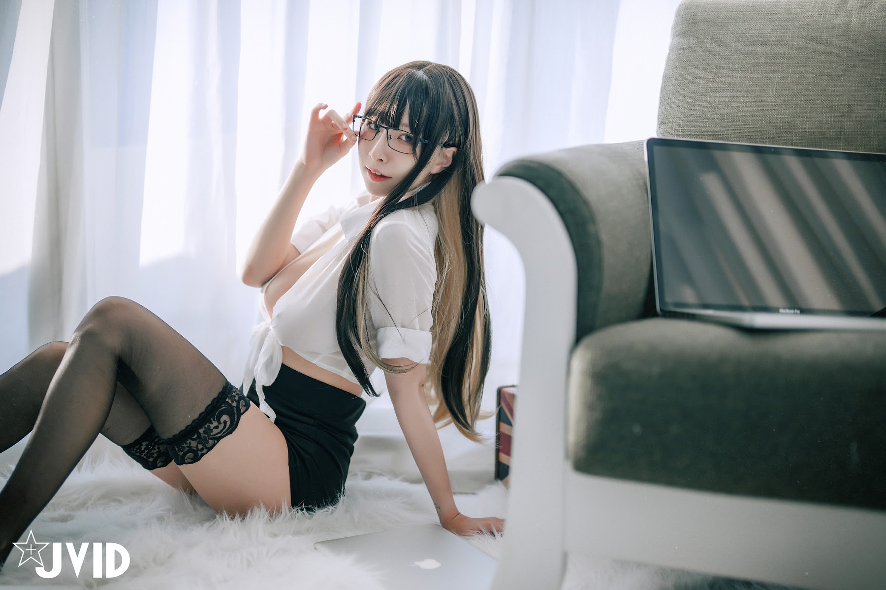 [JVID] 黎菲儿 – 超完美巨乳-色色的女同事加班时の脱衣诱惑 - P12