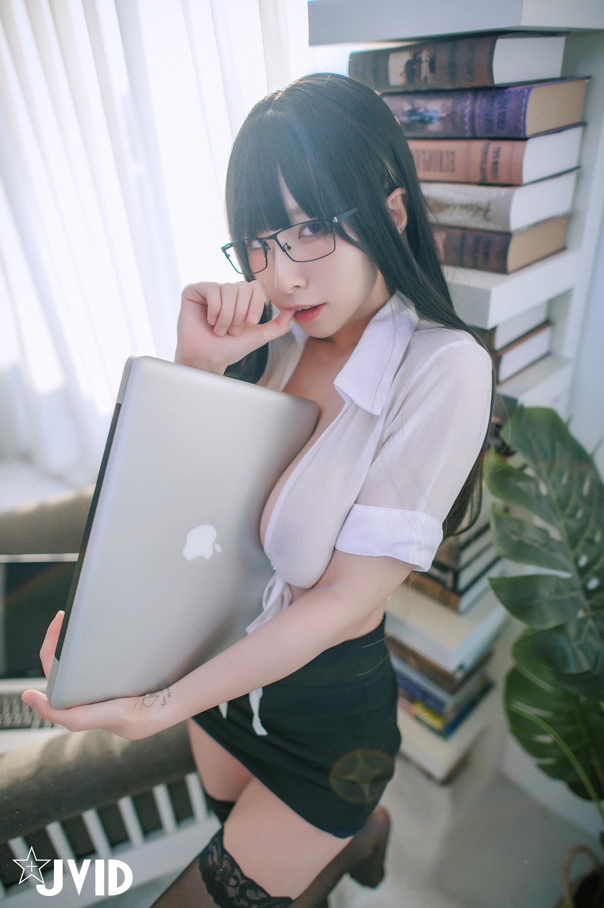 [JVID] 黎菲儿 – 超完美巨乳-色色的女同事加班时の脱衣诱惑 - P32