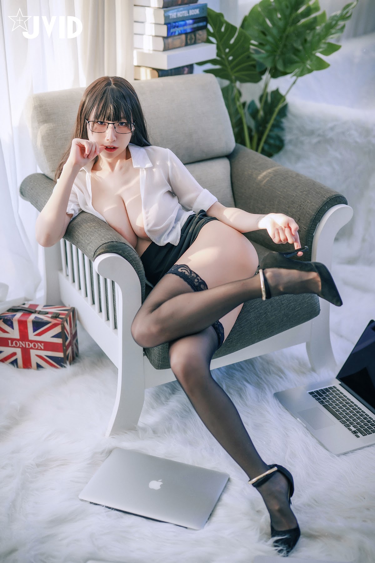 [JVID] 黎菲儿 – 超完美巨乳-色色的女同事加班时の脱衣诱惑 - P64