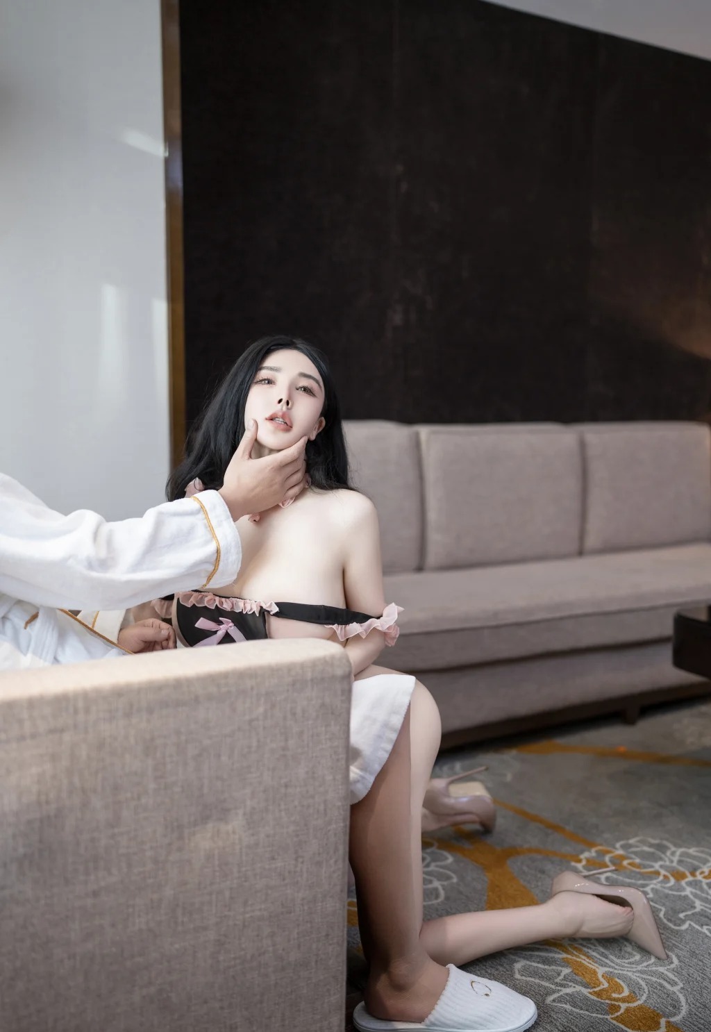 [内购无水印] 潘思沁: 秀人网模特 粉色透视情趣女仆制服的服务 (89 photos) - P4