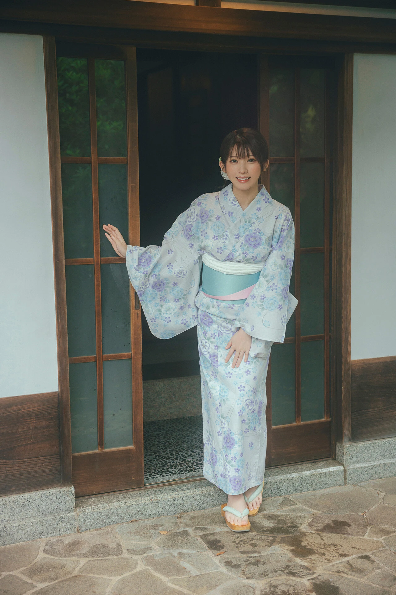 Enako えなこ, FLASHデジタル写真集 「あの夏の日を覚えてますか？」 - P2