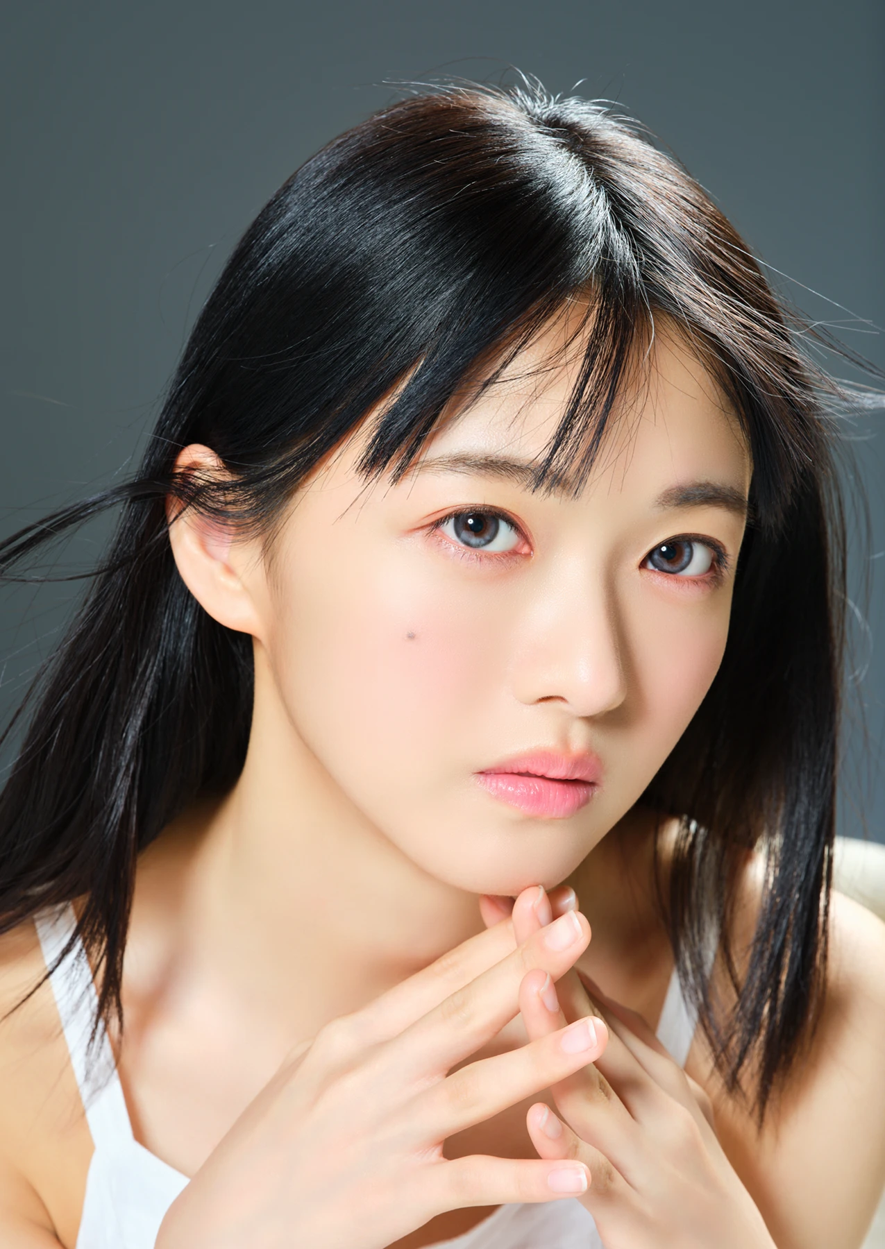 上坂樹里,松山綺利,谷口彩菜, Young Jump 2026 No.21 (ヤングジャンプ 2026年21号) - P33