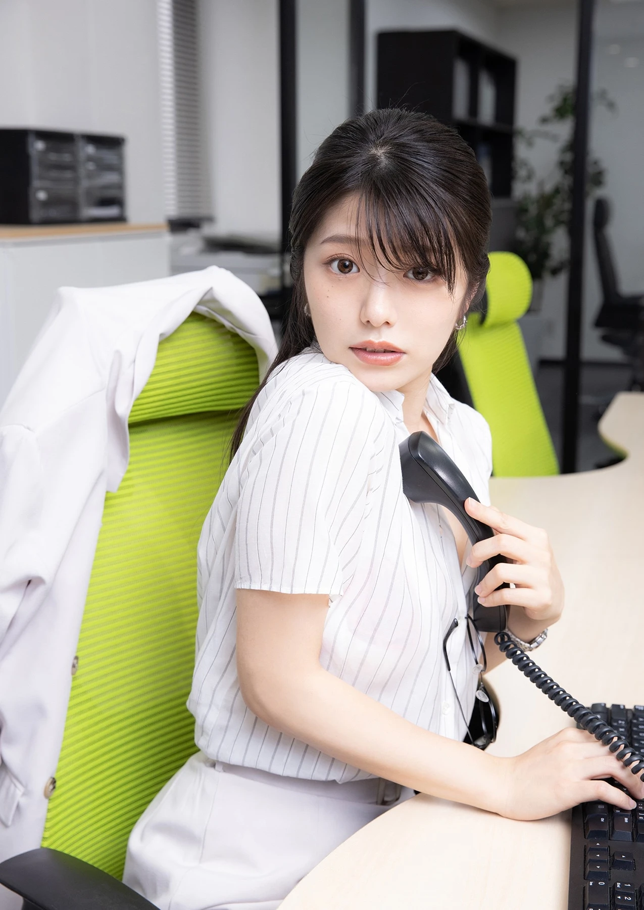 Kana Yamada 山田かな, デジタル限定 GJ 写真集 「…まだかな？」 - P2