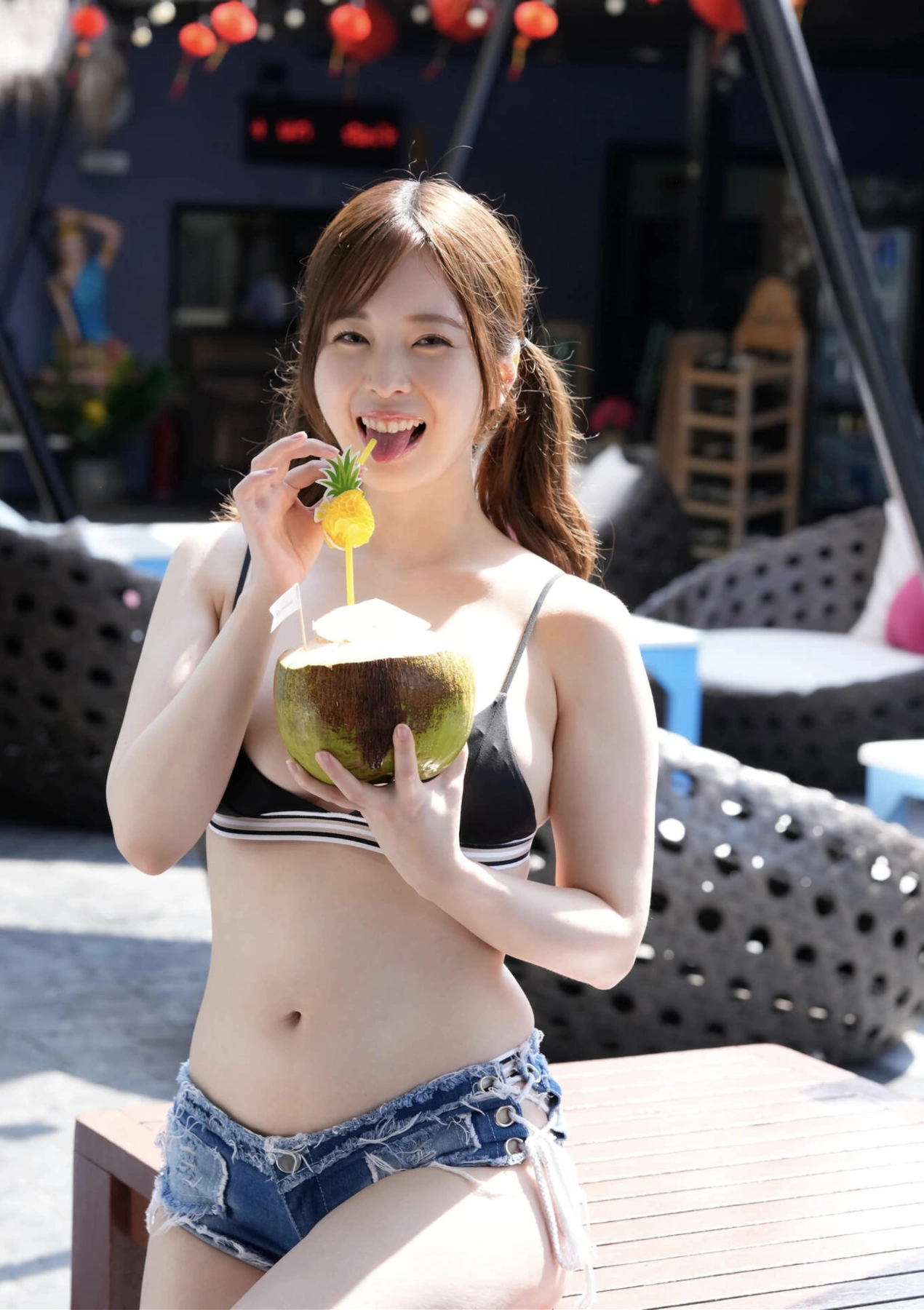 Hinano Kuno 九野ひなの, ヌード写真集 「あいらしゅうて、ばりエッチ」 - P68