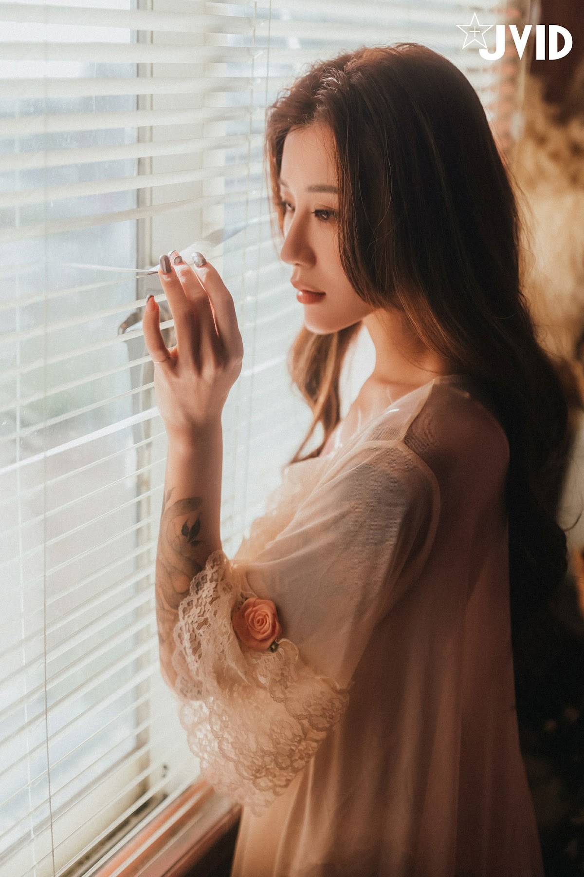 [JVID] Lara 雙囍 – 獨留的時光 與雙囍纏綿在浪漫花房的情緒與身體交流 - P103