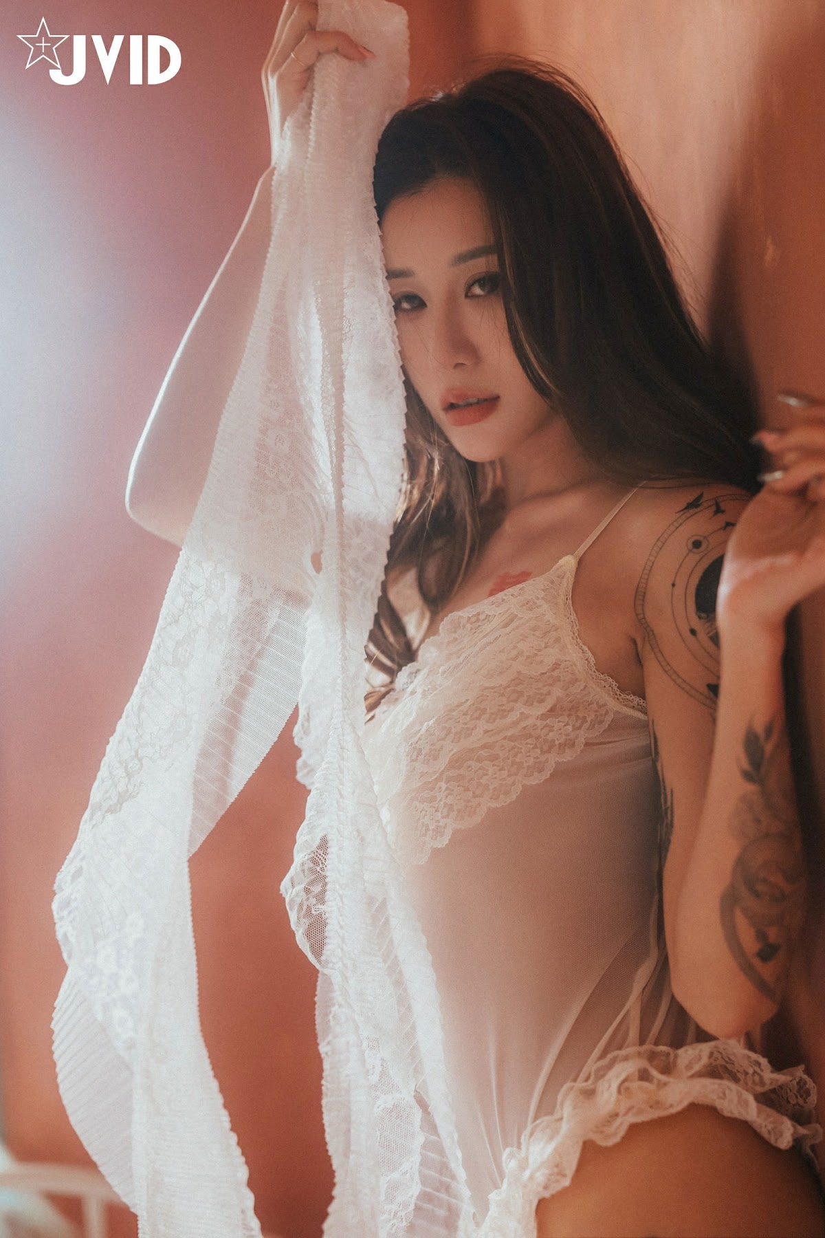 [JVID] Lara 雙囍 – 獨留的時光 與雙囍纏綿在浪漫花房的情緒與身體交流 - P107