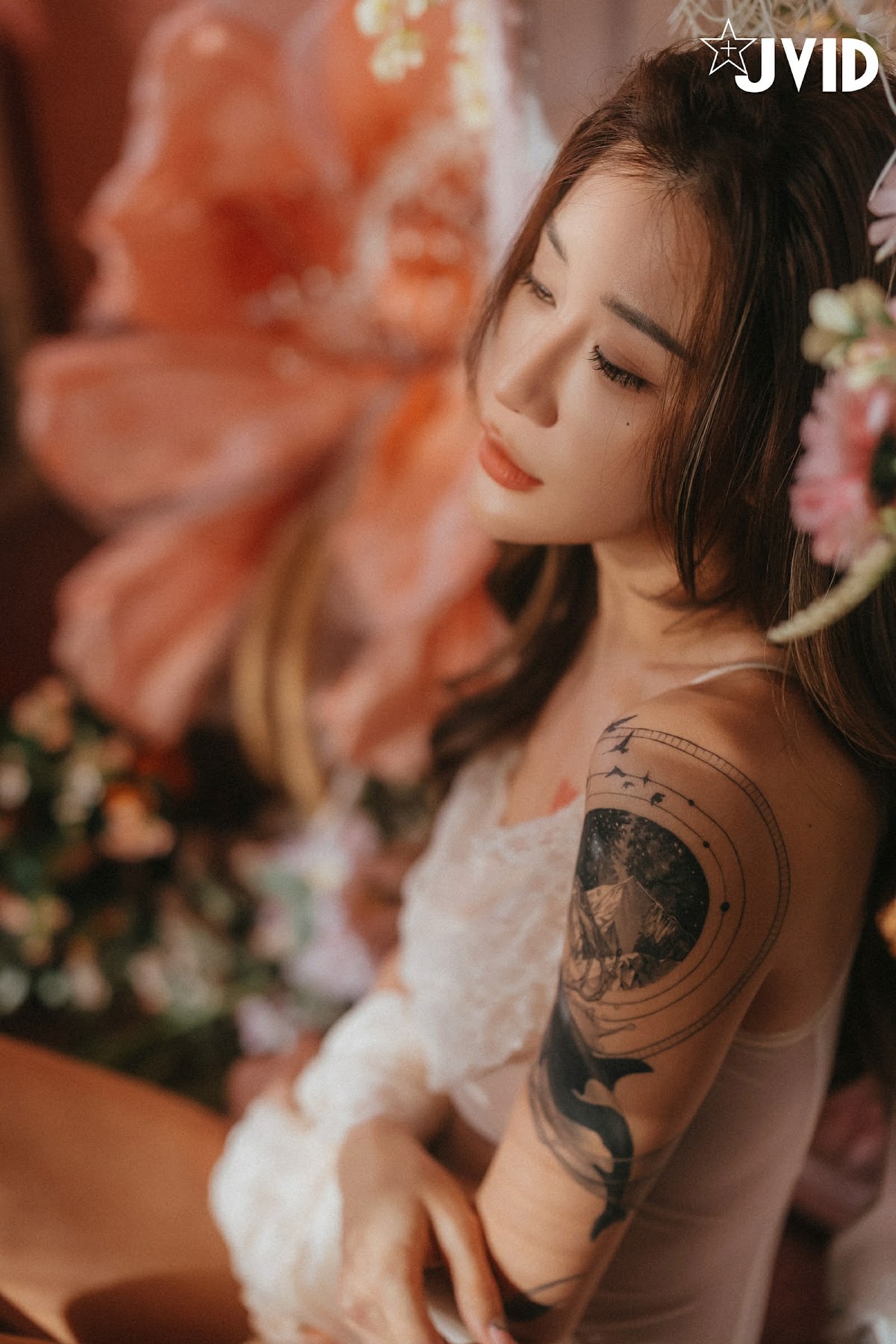 [JVID] Lara 雙囍 – 獨留的時光 與雙囍纏綿在浪漫花房的情緒與身體交流 - P10