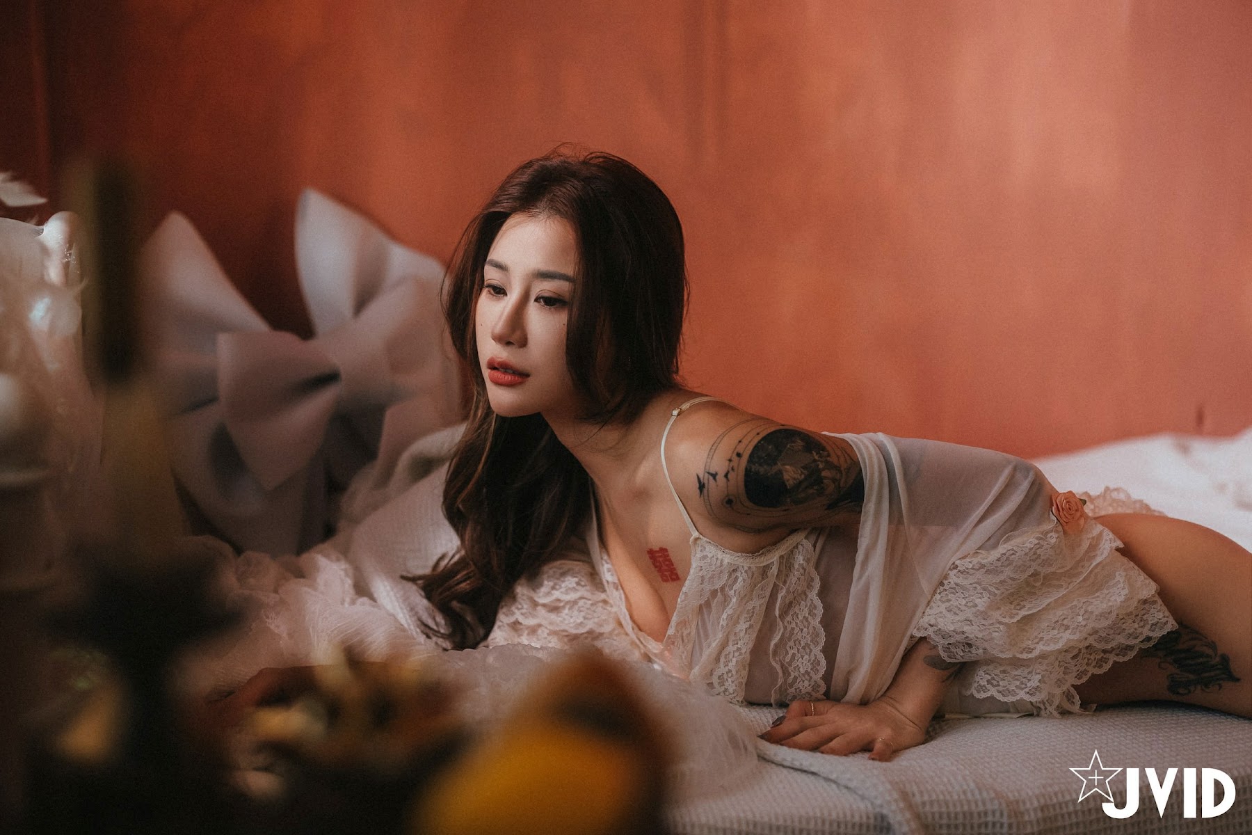 [JVID] Lara 雙囍 – 獨留的時光 與雙囍纏綿在浪漫花房的情緒與身體交流 - P132