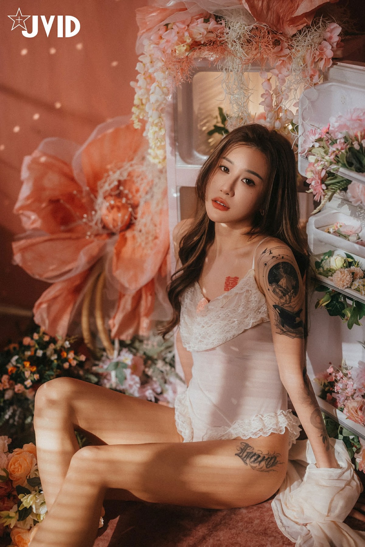 [JVID] Lara 雙囍 – 獨留的時光 與雙囍纏綿在浪漫花房的情緒與身體交流 - P154