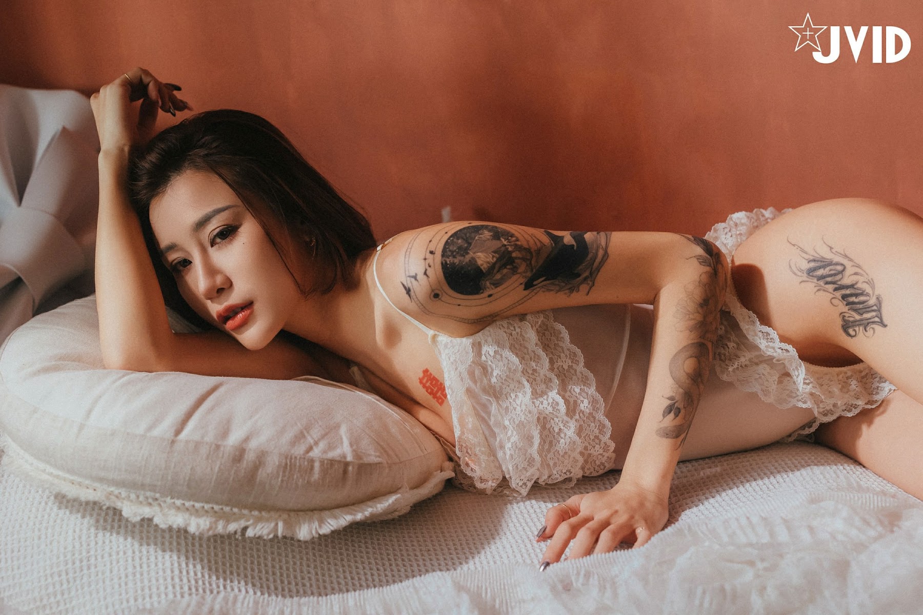 [JVID] Lara 雙囍 – 獨留的時光 與雙囍纏綿在浪漫花房的情緒與身體交流 - P155