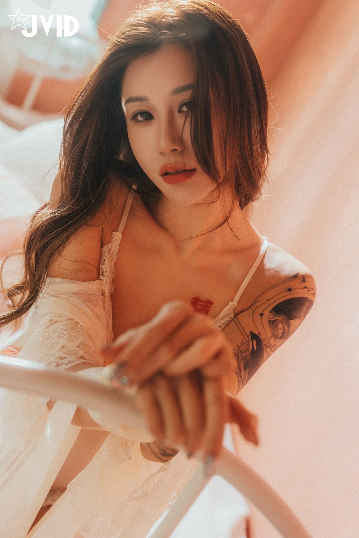 [JVID] Lara 雙囍 – 獨留的時光 與雙囍纏綿在浪漫花房的情緒與身體交流 - P21