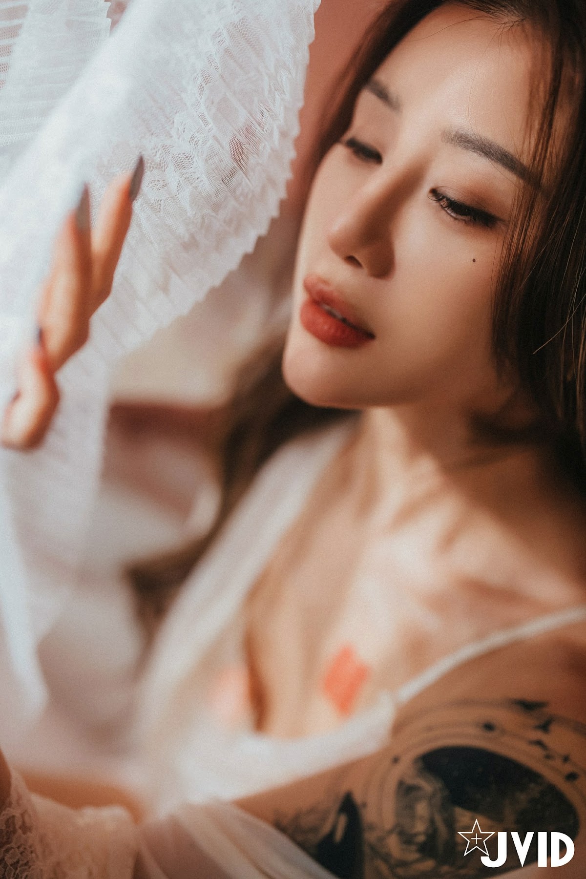 [JVID] Lara 雙囍 – 獨留的時光 與雙囍纏綿在浪漫花房的情緒與身體交流 - P2
