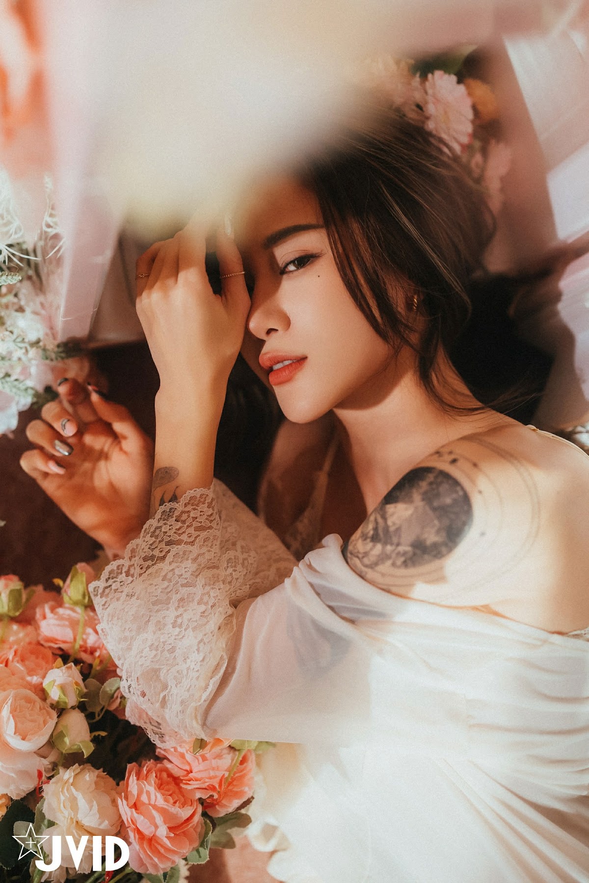 [JVID] Lara 雙囍 – 獨留的時光 與雙囍纏綿在浪漫花房的情緒與身體交流 - P53